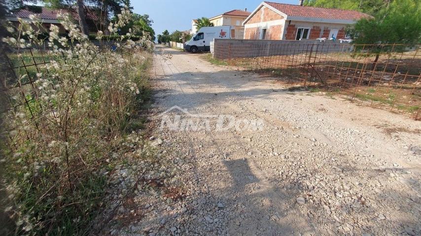 Građevinsko zemljište 600 m2 južna strana potrebna izrada UPU plana