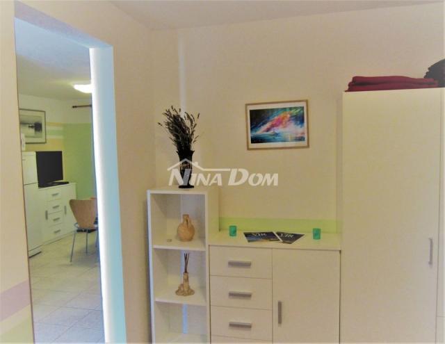 Južna strana otoka Vira, s dosta zelenila-