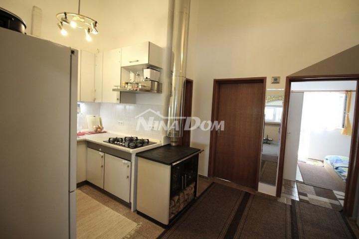 Kuća prizemnica s garažom, drugi red do mora