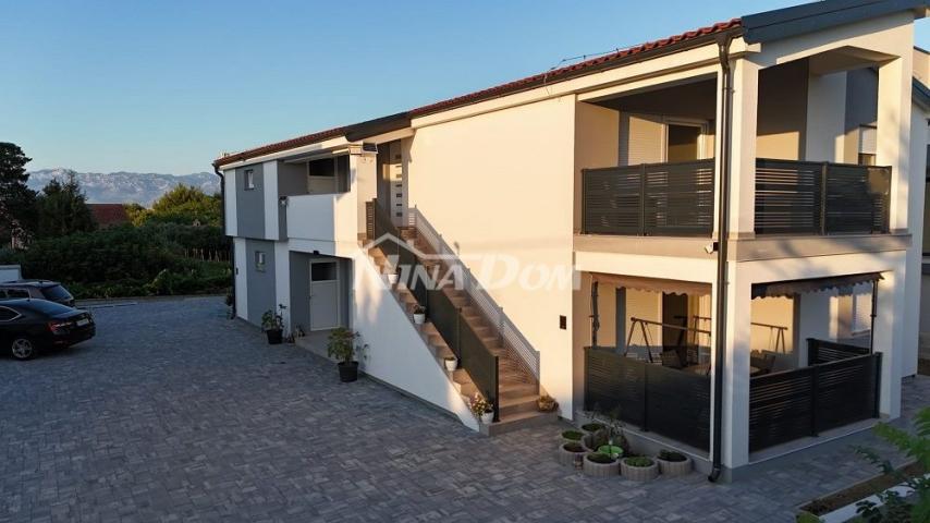 Apartman na katu, centar otoka Vira (voda i kanalizacija)