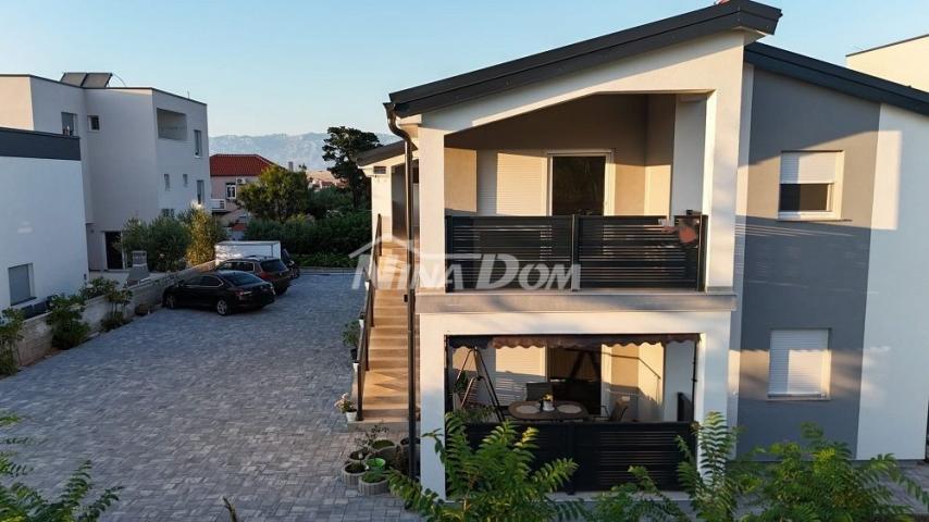 Apartman na katu, centar otoka Vira (voda i kanalizacija)