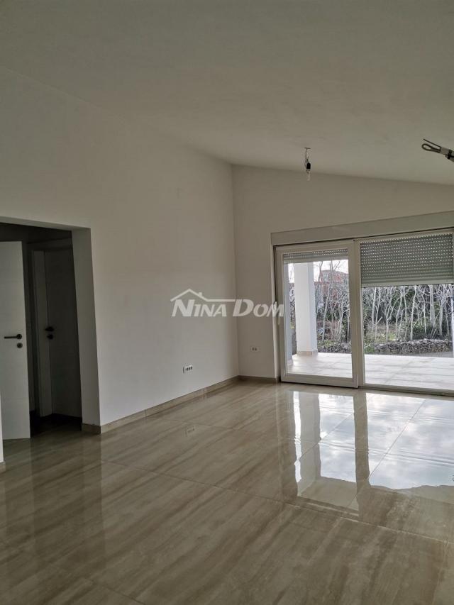 Apartman na katu, centar otoka Vira (voda i kanalizacija)