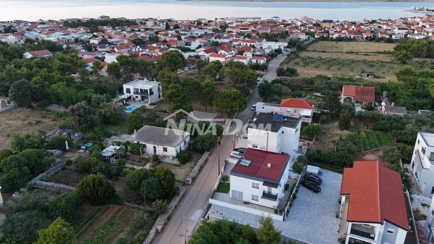 Apartman na katu, centar otoka Vira (voda i kanalizacija)