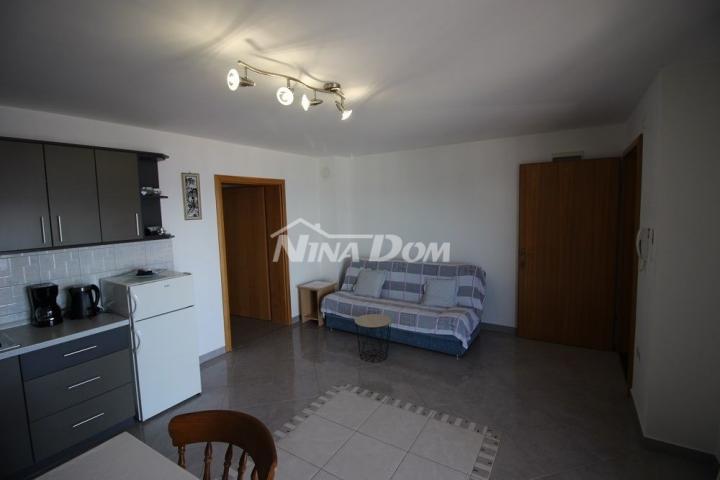 Apartmanska kuća 2. red od mora južna strana Vira