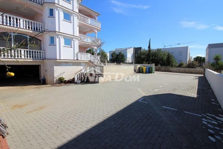 Apartmanska kuća 2. red od mora južna strana Vira