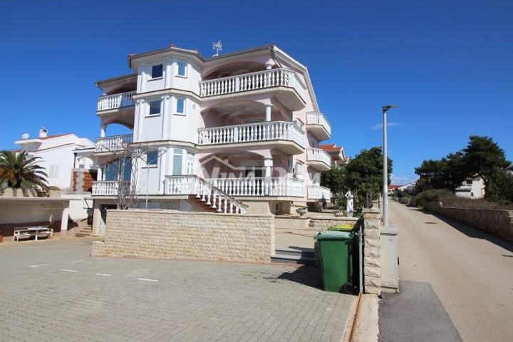 Apartmanska kuća 2. red od mora južna strana Vira