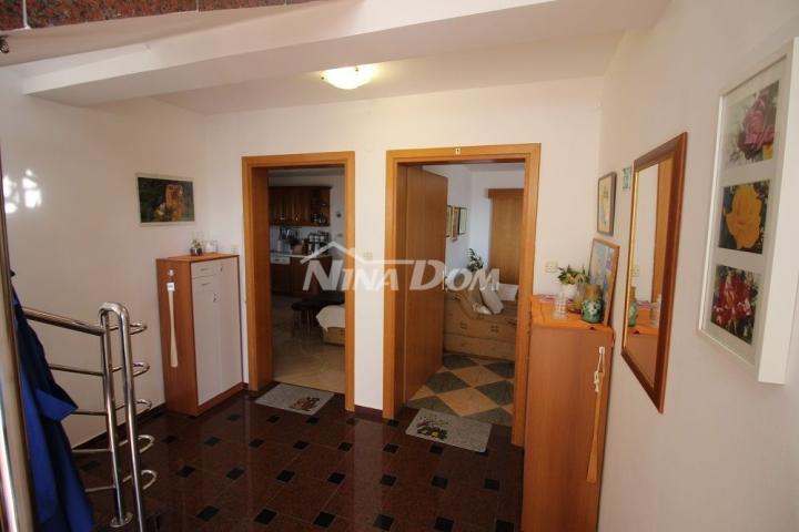 Apartmanska kuća 2. red od mora južna strana Vira