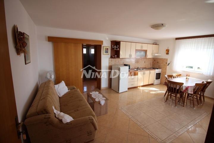 Apartmanska kuća 2. red od mora južna strana Vira