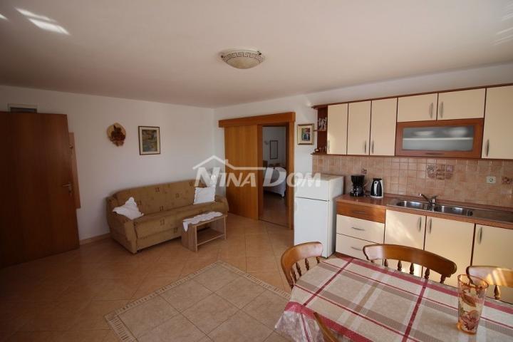 Apartmanska kuća 2. red od mora južna strana Vira