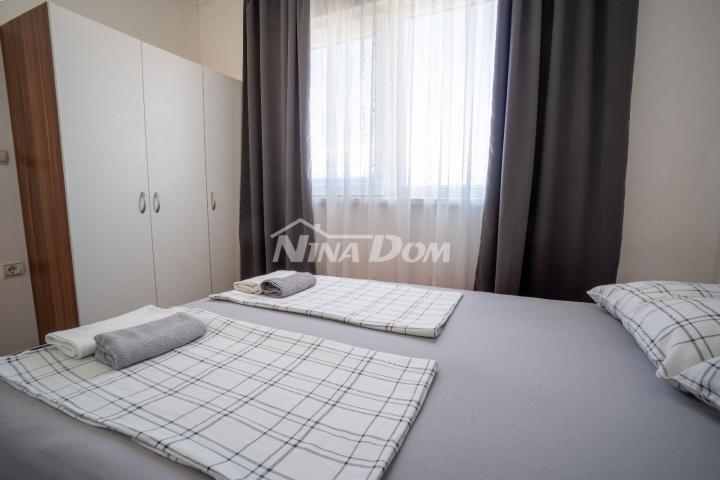 Apartmanska kuća s prostranom okućnicom. 