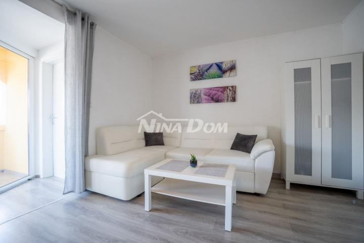 Apartmanska kuća s prostranom okućnicom. 