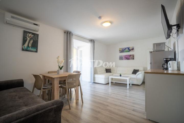 Apartmanska kuća s prostranom okućnicom. 