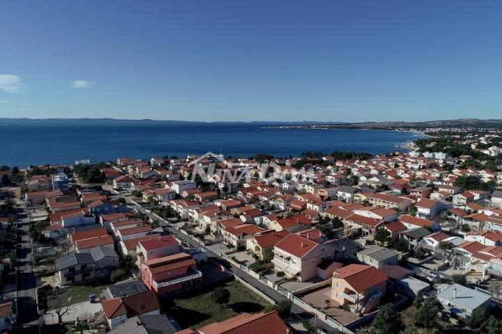 Lijepo uređena obiteljska nekretnina, južna strana otoka Vira