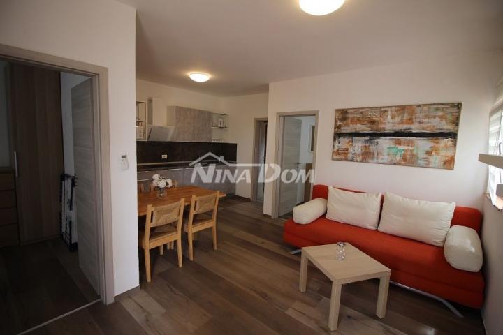 Apartmanska kuća s 4 stambene jedinice, 140 met. do plaže Prezida
