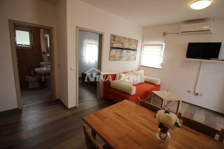 Apartmanska kuća s 4 stambene jedinice, 140 met. do plaže Prezida