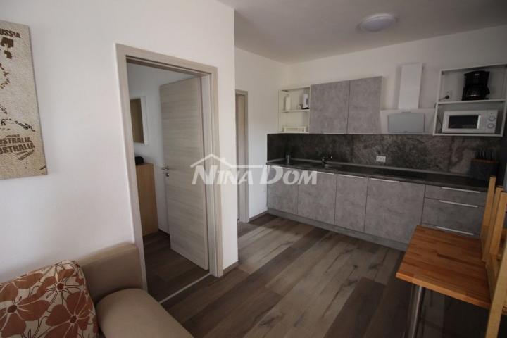 Apartmanska kuća s 4 stambene jedinice, 140 met. do plaže Prezida
