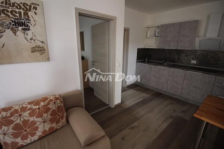 Apartmanska kuća s 4 stambene jedinice, 140 met. do plaže Prezida