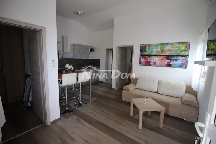 Apartmanska kuća s 4 stambene jedinice, 140 met. do plaže Prezida