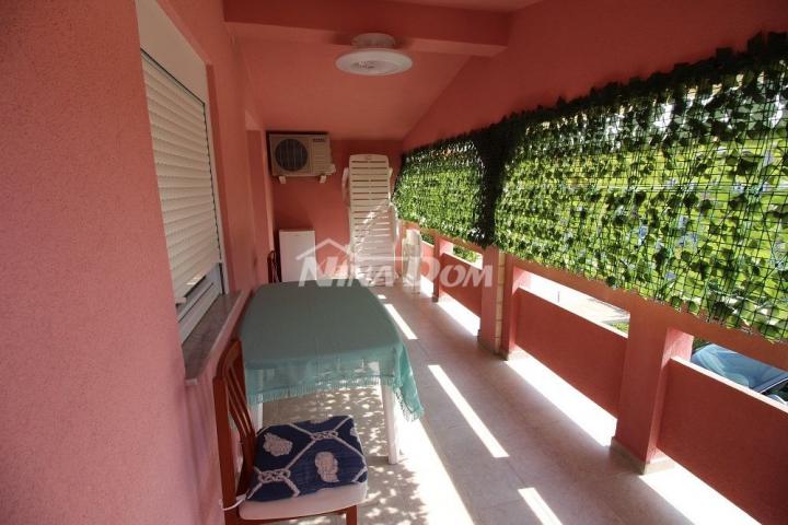 Samostojeća kuća južna strana s dva apartmana