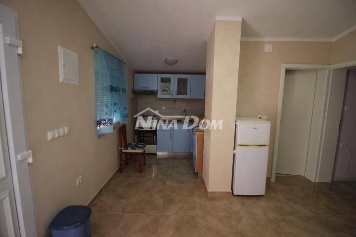 Samostojeća kuća južna strana s dva apartmana