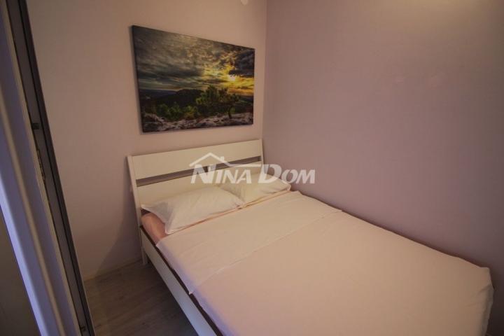 Samostojeća kuća južna strana s dva apartmana
