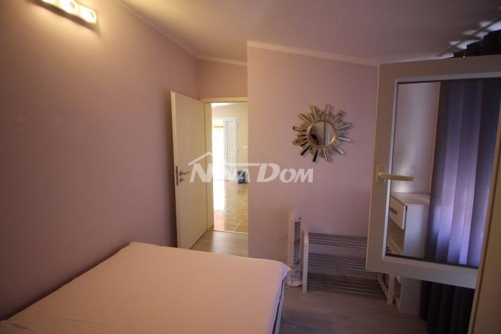 Samostojeća kuća južna strana s dva apartmana