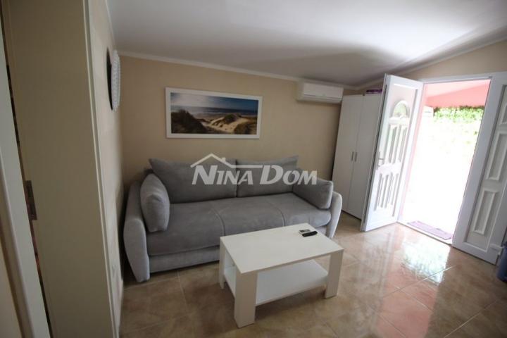Samostojeća kuća južna strana s dva apartmana