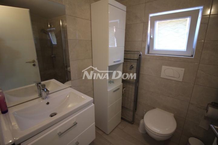 Samostojeća kuća južna strana s dva apartmana