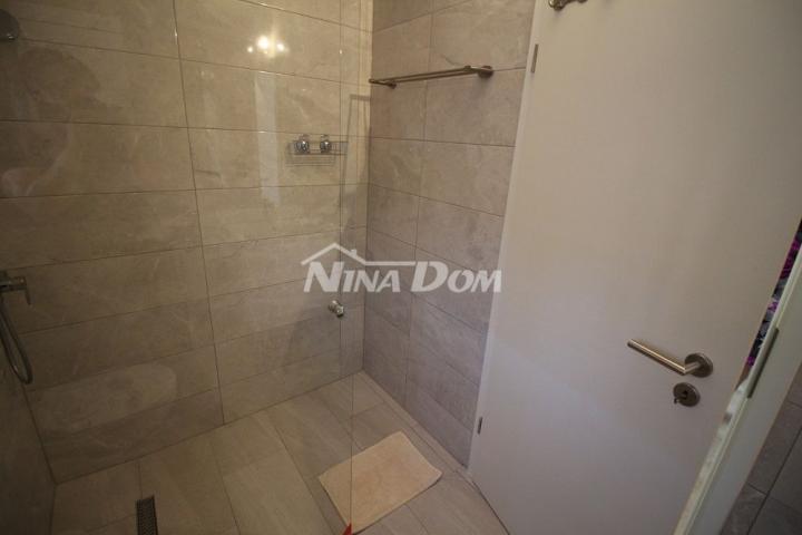 Samostojeća kuća južna strana s dva apartmana