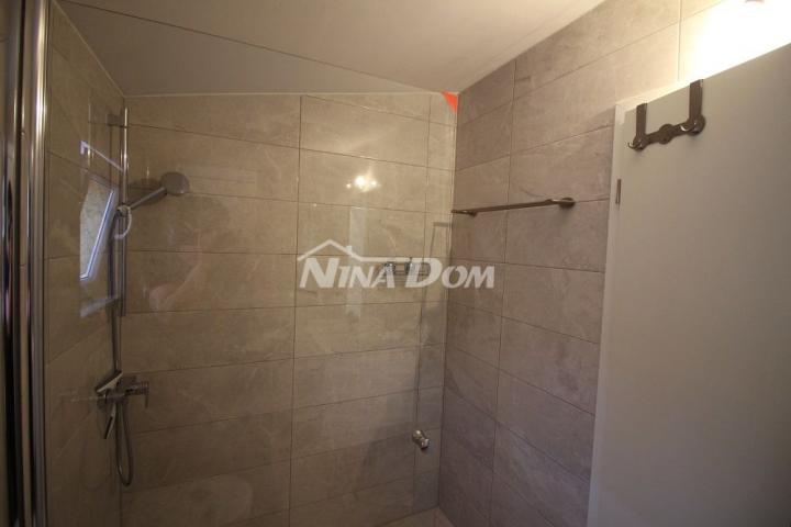 Samostojeća kuća južna strana s dva apartmana
