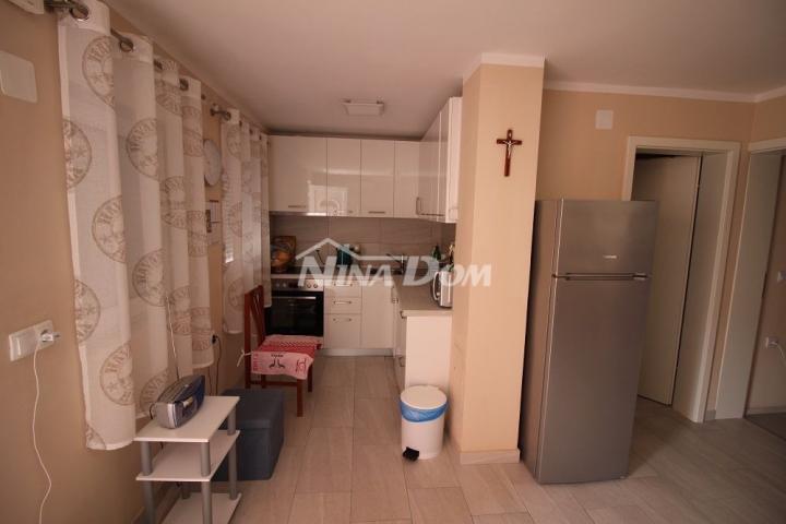 Samostojeća kuća južna strana s dva apartmana