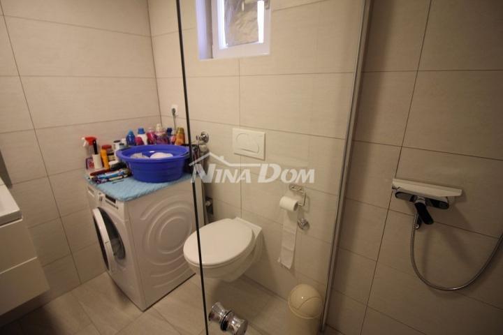 Samostojeća kuća južna strana s dva apartmana