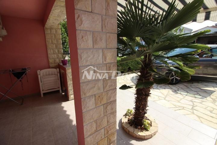 Samostojeća kuća južna strana s dva apartmana