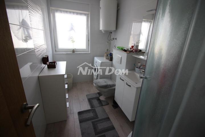 Apartman na prvom katu s pripadajućom okućnicom. 