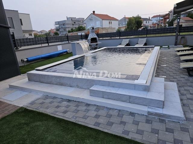 Nekretnina  s bazenom 250 metara do mora