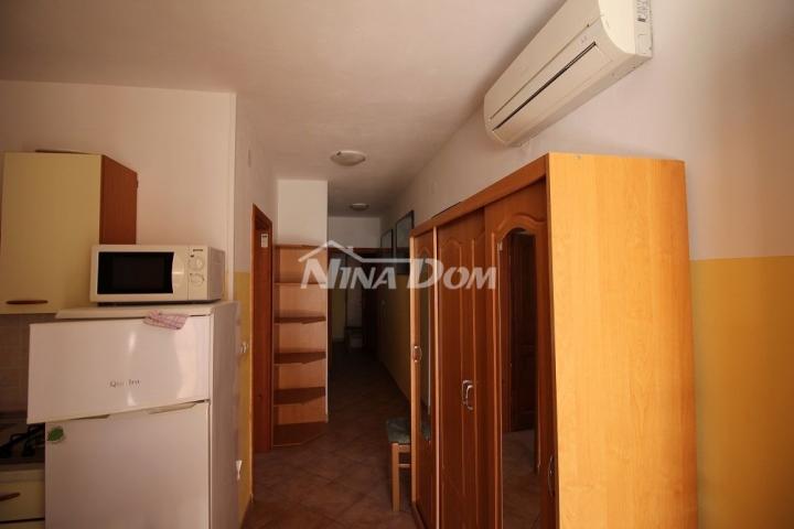 Kuća dvojnica s dva lijepa odvojena apartmana 50 metara do mora. 