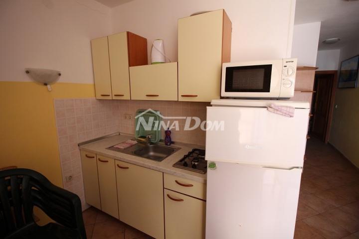 Kuća dvojnica s dva lijepa odvojena apartmana 50 metara do mora. 