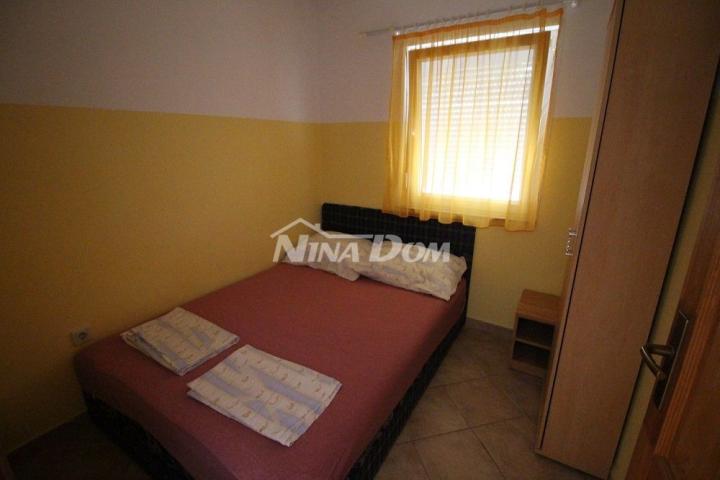 Kuća dvojnica s dva lijepa odvojena apartmana 50 metara do mora. 