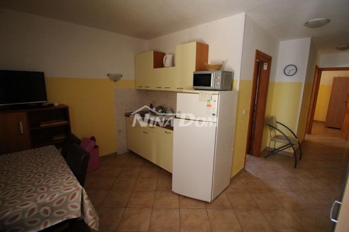 Kuća dvojnica s dva lijepa odvojena apartmana 50 metara do mora. 
