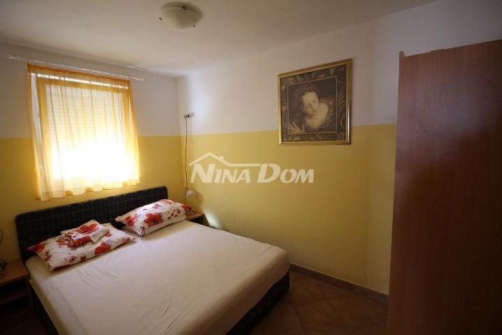 Kuća dvojnica s dva lijepa odvojena apartmana 50 metara do mora. 