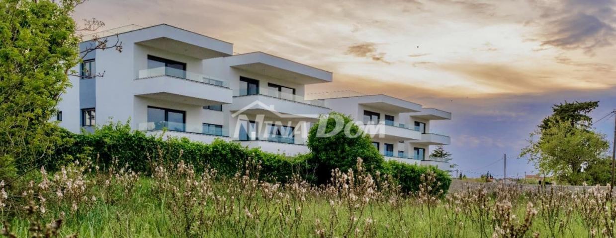 Ugljan luksuzan dvosoban apartman sa zajedničkim bazenom i ljetnom kuhinjom