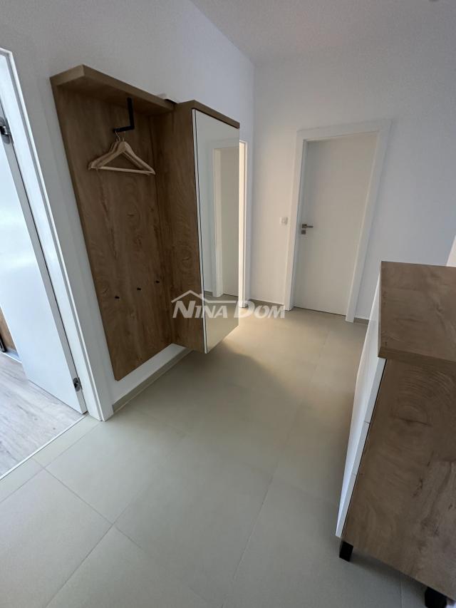 Ugljan luksuzan dvosoban apartman sa zajedničkim bazenom i ljetnom kuhinjom