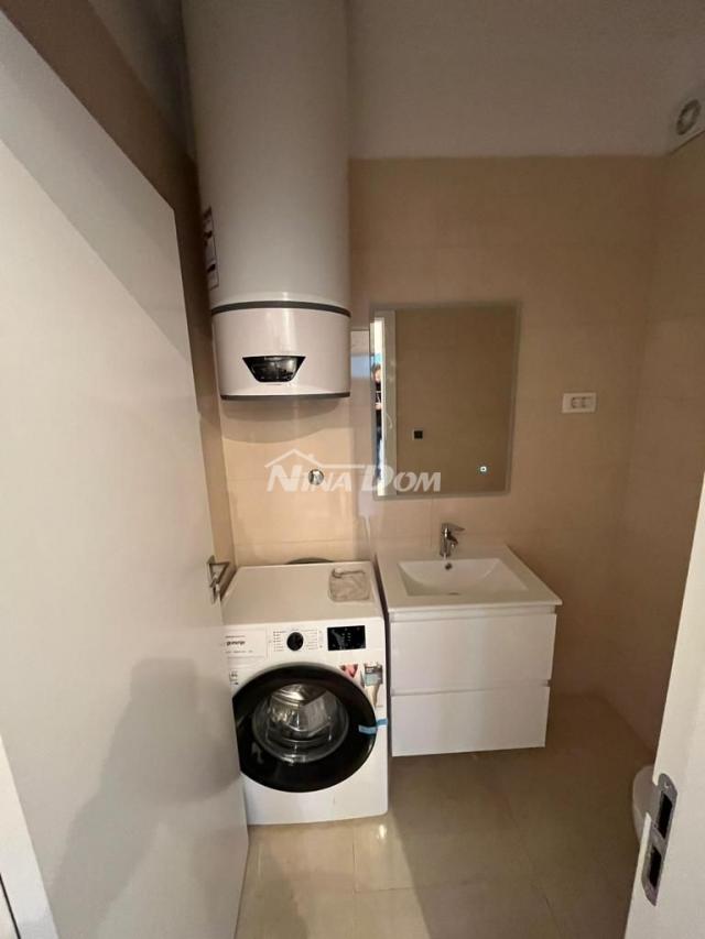 Ugljan luksuzan dvosoban apartman sa zajedničkim bazenom i ljetnom kuhinjom