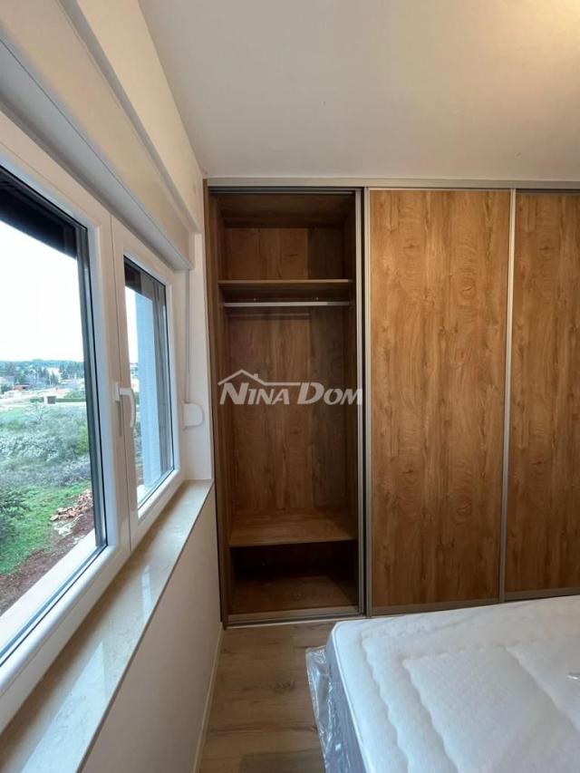 Ugljan luksuzan dvosoban apartman sa zajedničkim bazenom i ljetnom kuhinjom