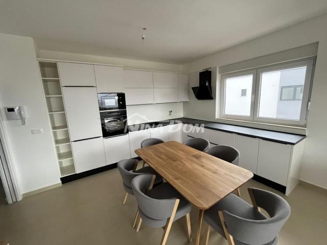 Ugljan luksuzan dvosoban apartman sa zajedničkim bazenom i ljetnom kuhinjom