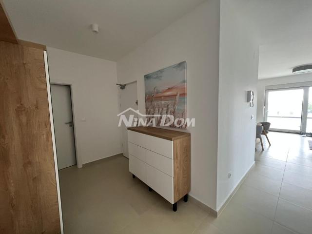Ugljan luksuzan dvosoban apartman sa zajedničkim bazenom i ljetnom kuhinjom