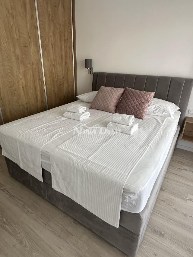 Ugljan luksuzan dvosoban apartman sa zajedničkim bazenom i ljetnom kuhinjom