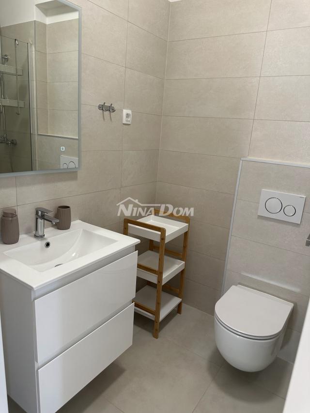 Ugljan luksuzan dvosoban apartman sa zajedničkim bazenom i ljetnom kuhinjom