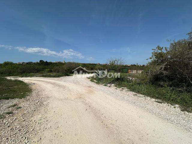 Zemljište u MR zoni na Bokanjcu, Zadar - sa maslinikom