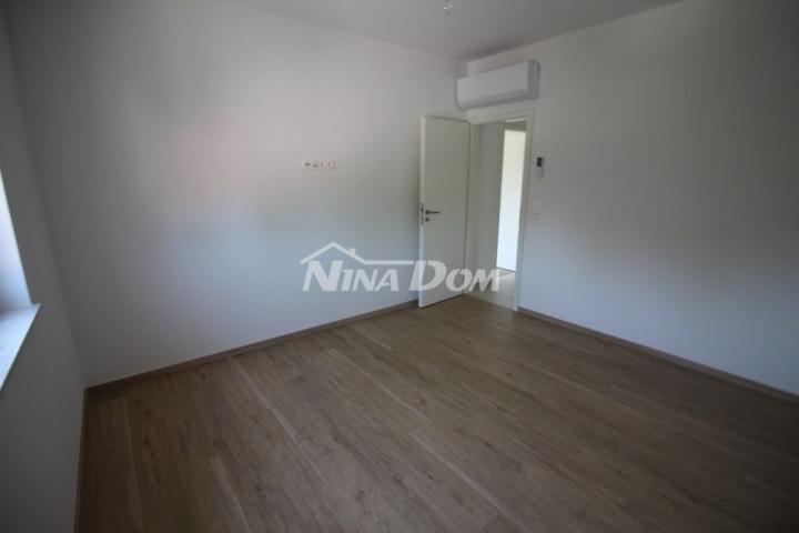 Južna strana otoka Vira, apartman na 1 katu (voda i kanalizacija)